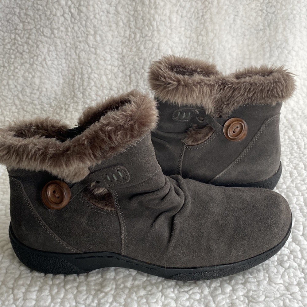 Booties. Trendsetter. Size 8.